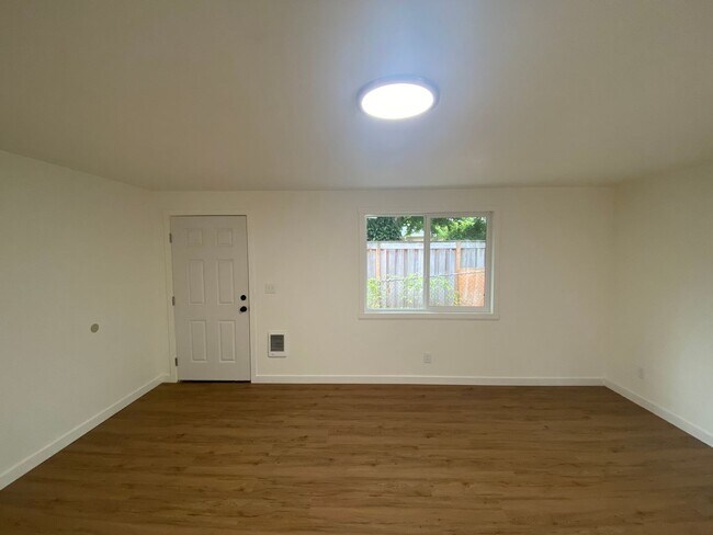 Building Photo - NKE1741