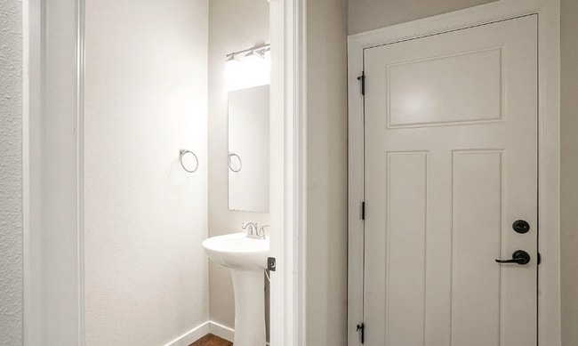 Building Photo - Beautiful and Spacious Single Family Condo...