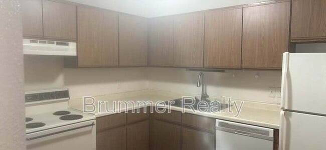 Building Photo - 305 Waters Edge Dr
