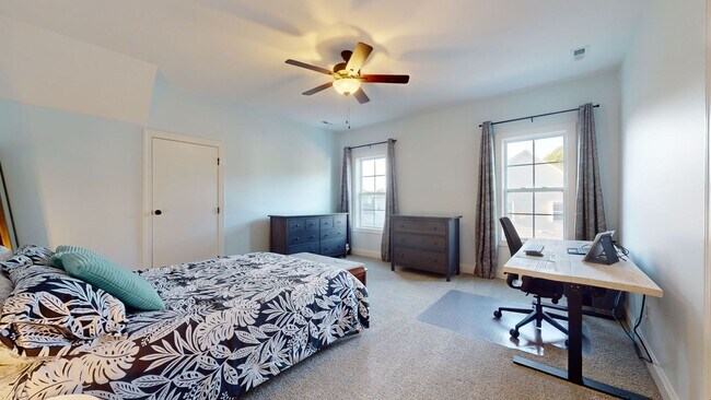 Building Photo - Luxury Home in gated Hampstead Community