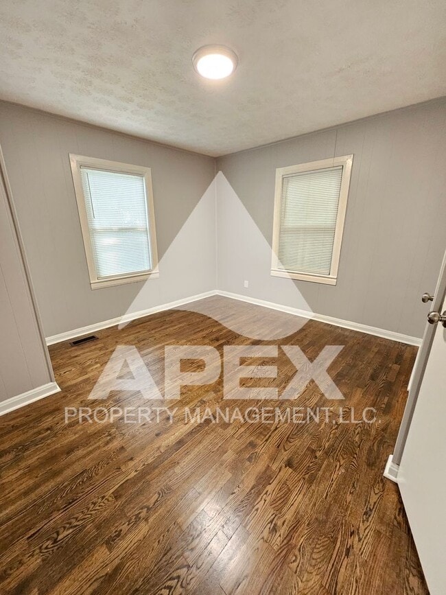 Building Photo - Craftsman Style 2 Bd 1- Ba Single Family Home with Bonus Rm and carport in North Knox!