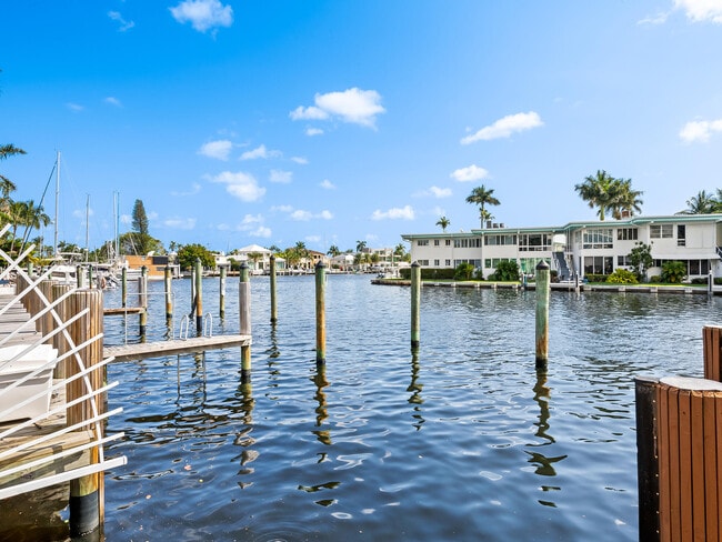 Building Photo - 444 Hendricks Isle