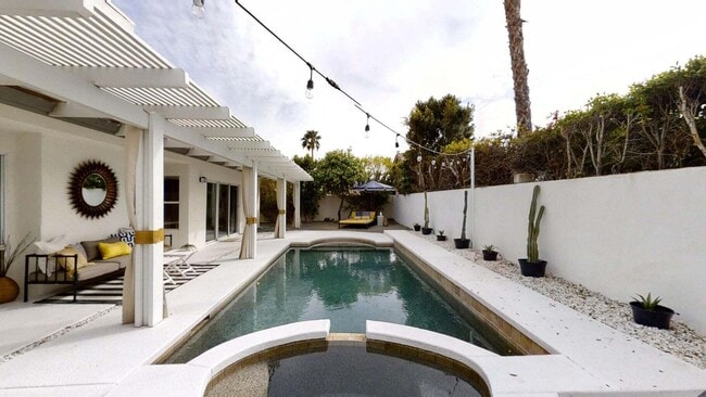 Building Photo - 40431 Barington Dr
