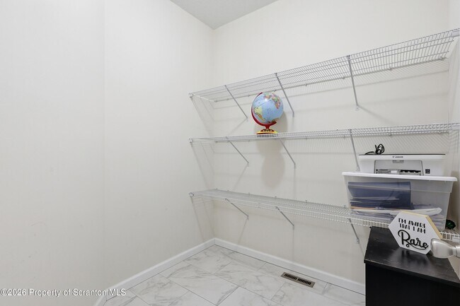 Building Photo - 124 Falcon Ln