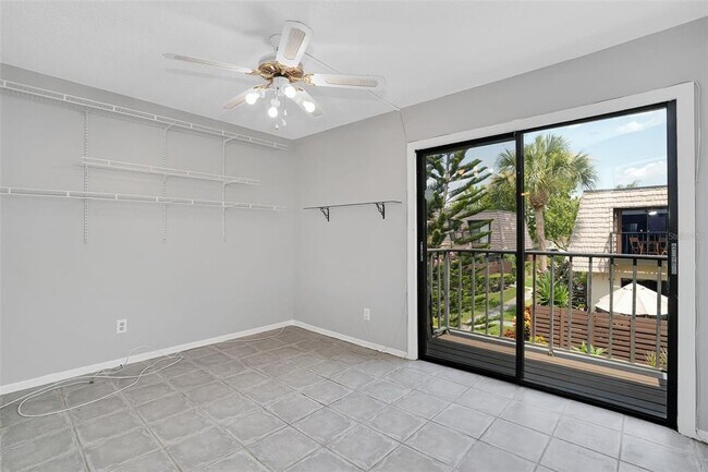 Building Photo - 15217 W Pond Woods Dr