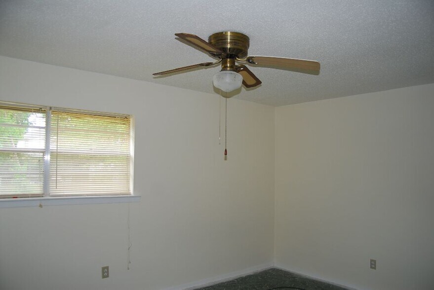 Building Photo - 109 Ralph Dr