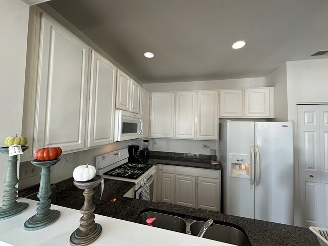 Building Photo - 2600 Providence Ave