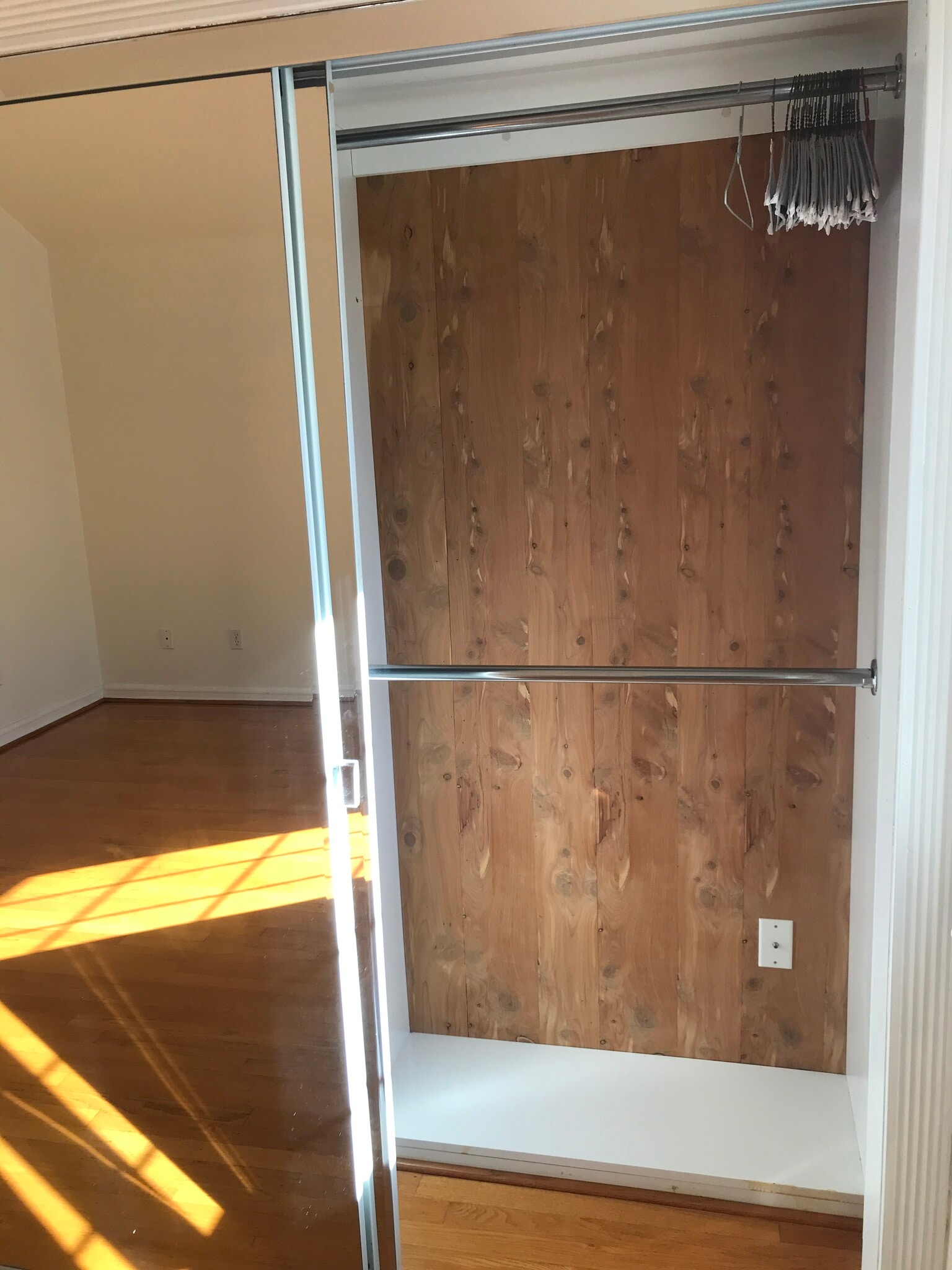 2nd floor bedroom #2 closet - 1304 Mackay Ln