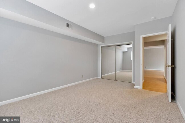 Building Photo - 208 Skyhill Rd