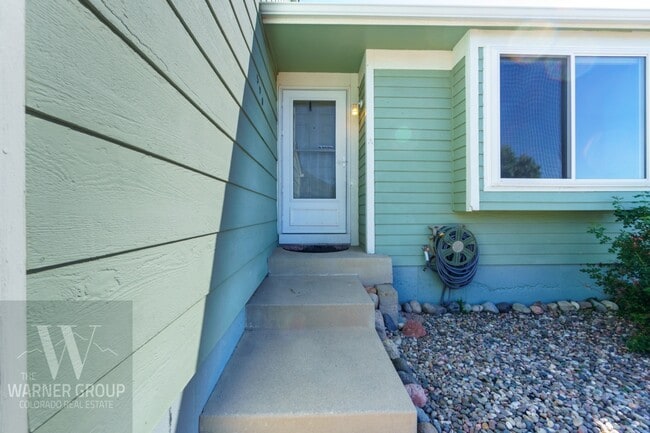 Building Photo - 590 Crosstrail Dr