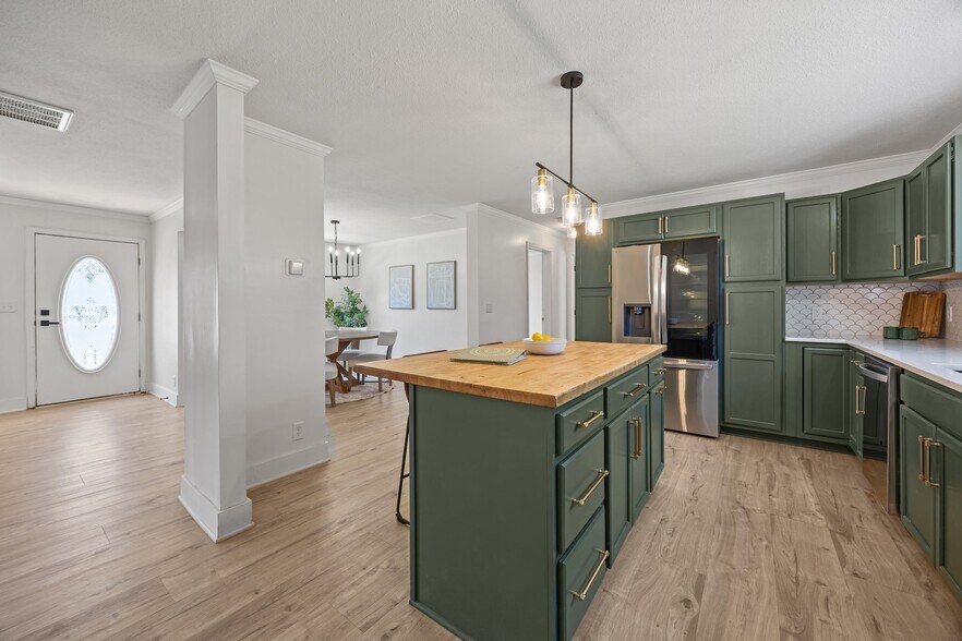 Building Photo - 3057 Fountainview Ave