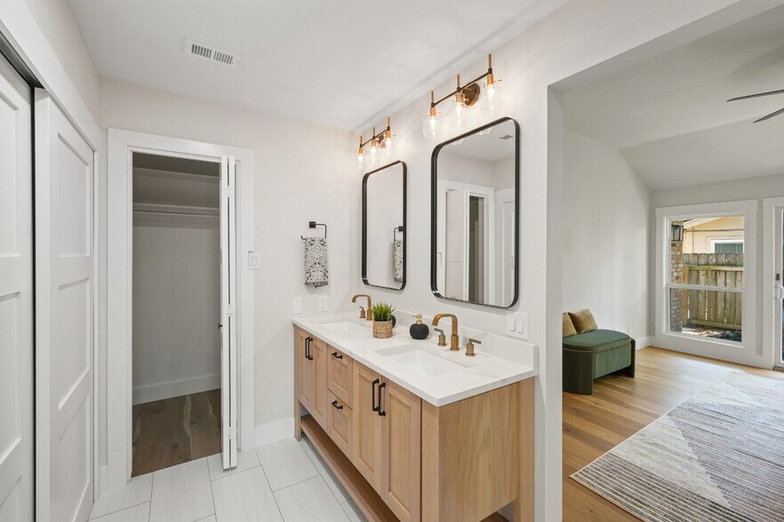 Building Photo - 8138 Forest Mesa Dr