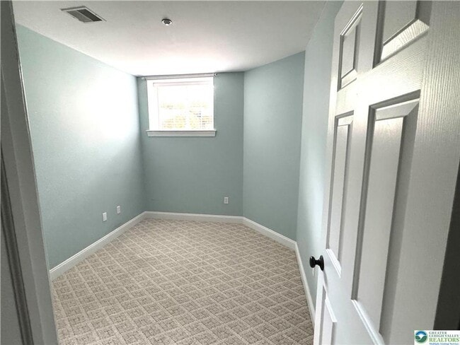 Building Photo - 3 Br Condo available in Bethlehem