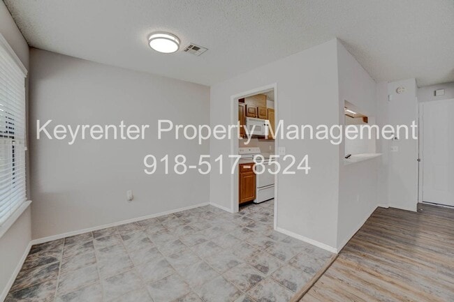 Building Photo - Beautiful 3 Bedroom, 2.5 Bath Condo in Canterbury!