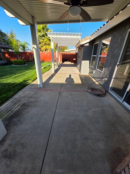 Backyard/fire pit - 4321 Grafton Cir