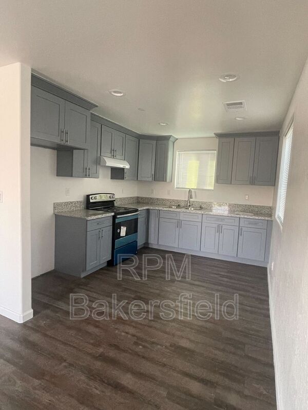 Building Photo - 3027 Q St