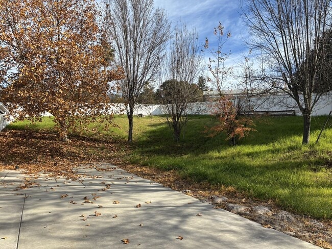 Building Photo - Corner-Lot Home for Rent in Atascadero