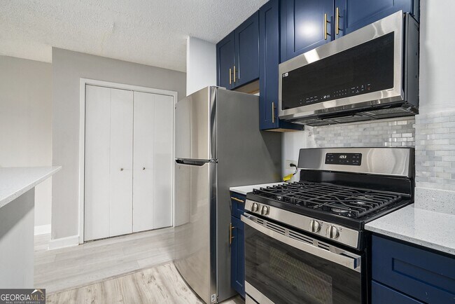 Building Photo - 2285 Peachtree Rd NE