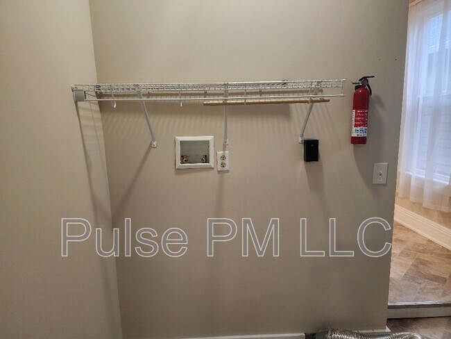 Building Photo - 1539 St Clair St