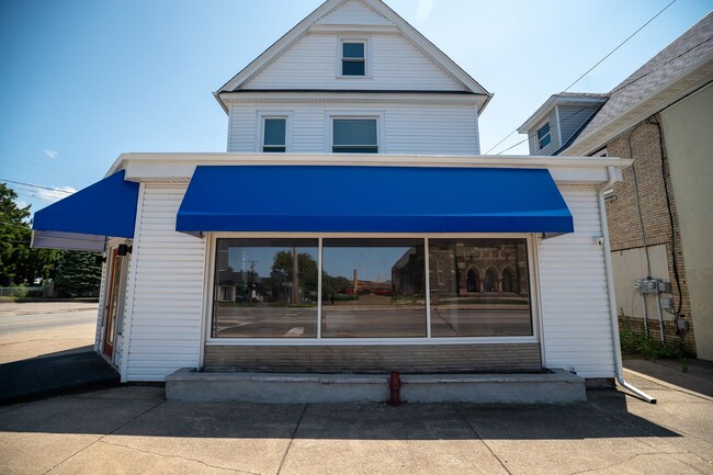 Building Photo - 801 W 26th St