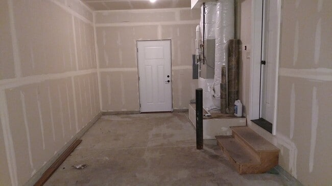 Building Photo - Post Fall Duplex with 1 car garage