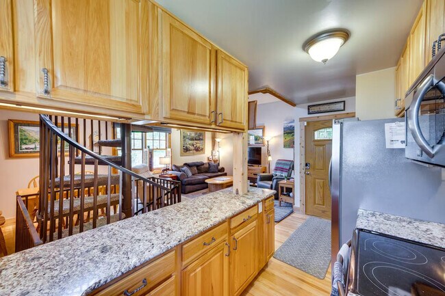 Building Photo - 619 N Corona St