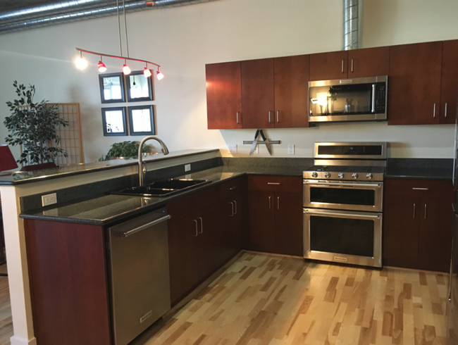 Building Photo - Available May 10th, 2025-Beautiful and Spa...
