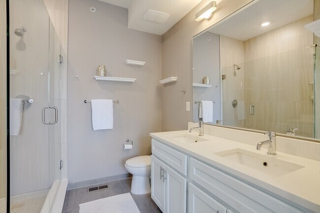 Building Photo - 2426 Welton St