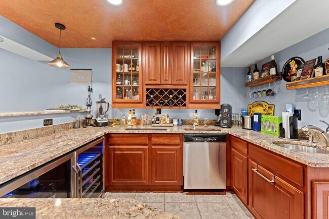 Building Photo - 43550 Riverpoint Dr