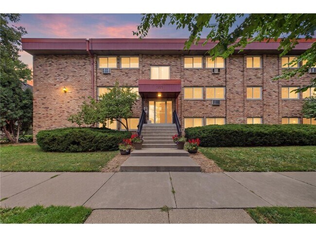 Building Photo - 2630 Pleasant Ave