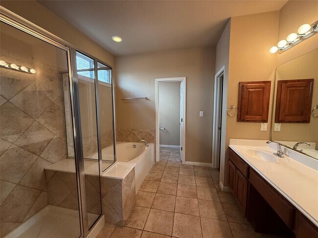 Building Photo - 9301 Castle Pines Dr