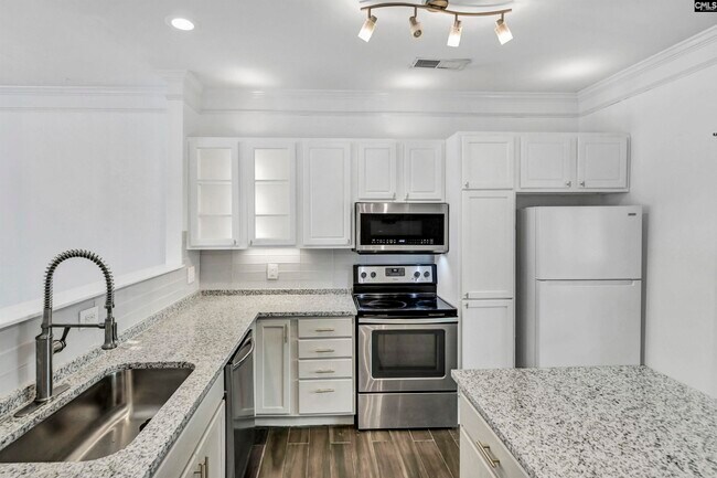 Building Photo - 302 Hampton Forest Drive