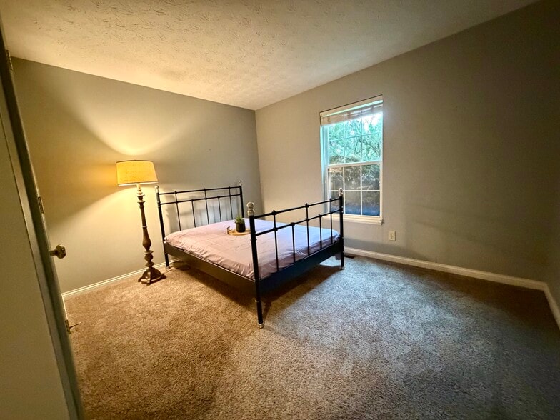 2nd bedroom - 1402 Crusade Dr