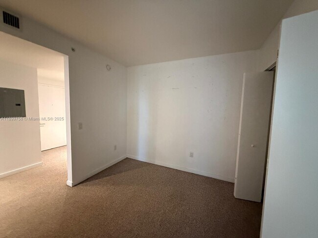 Building Photo - 1100 S Miami Ave