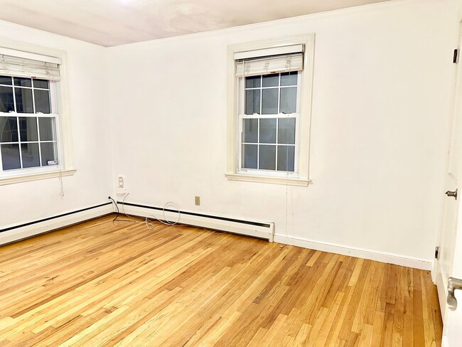 Building Photo - Updated 4 Bedroom House