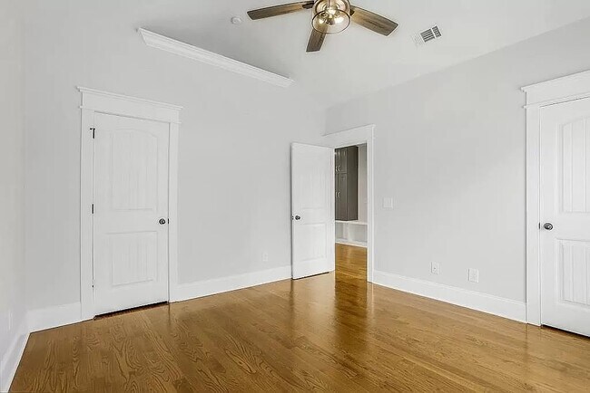 Building Photo - 3226 Cates Ave NE