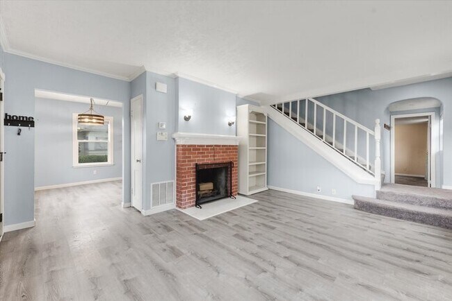 Building Photo - 657 22nd Ave