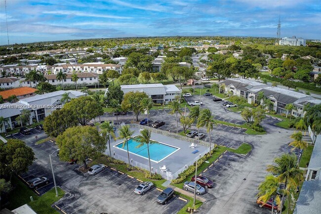 Building Photo - 468 NE 206th Ln