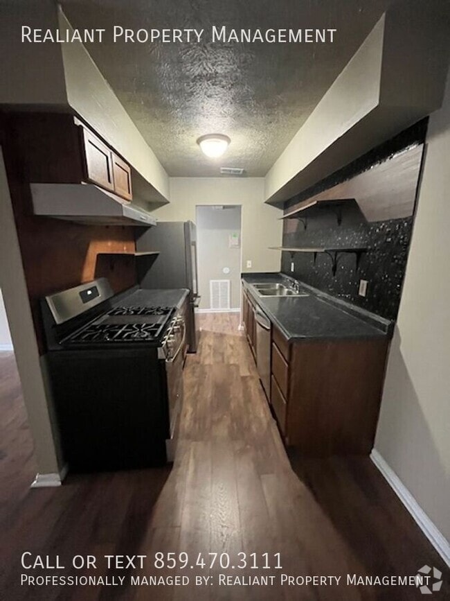 Building Photo - 1281 Village Dr