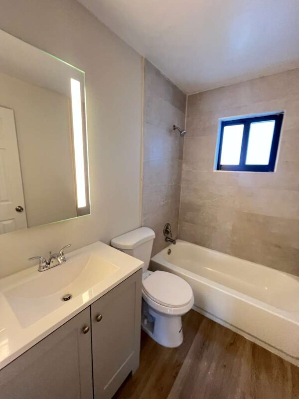 Building Photo - 1410 HIALEAH