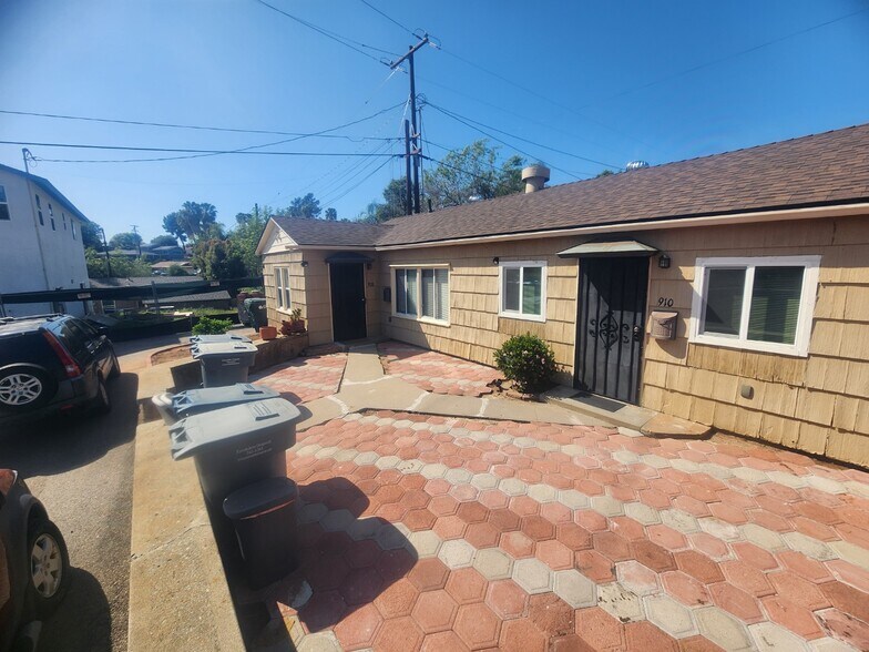 Building Photo - 910 Park Hill Dr
