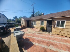 Building Photo - 910 Park Hill Dr