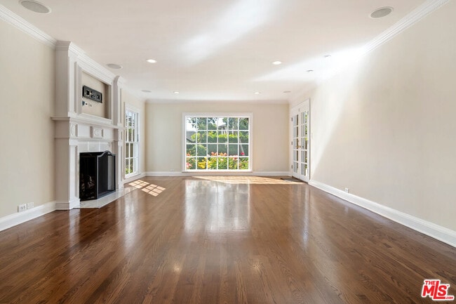 Building Photo - 360 Alma Real Dr