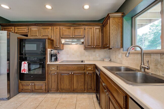 Building Photo - 7808 Forest Ln