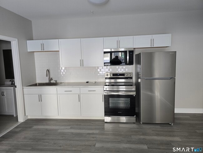 Building Photo - 775 Main St