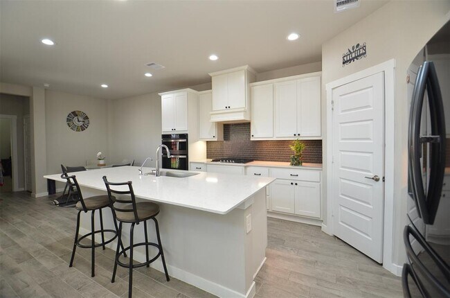 Building Photo - 28615 Halle Ray Dr