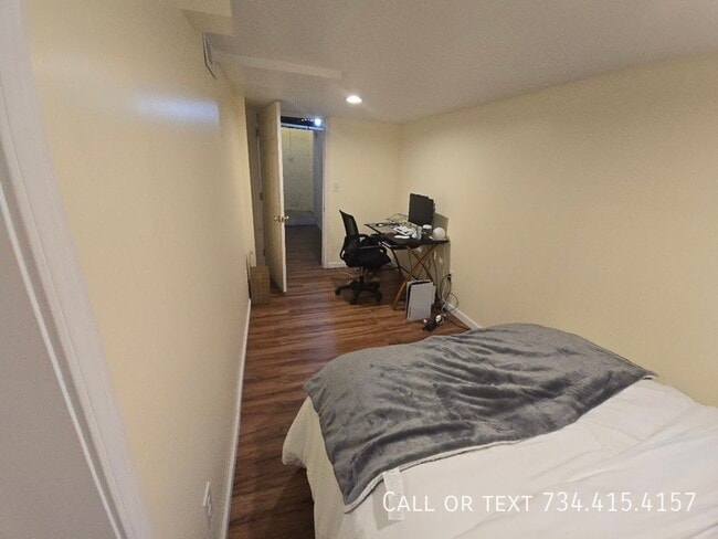 Building Photo - 430 S 4th Ave