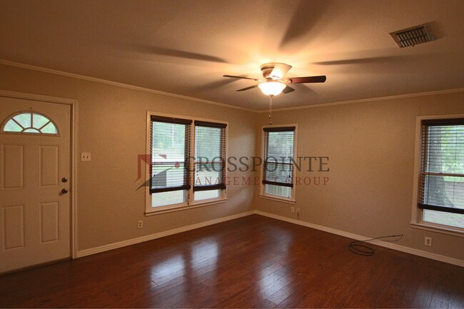 Building Photo - 2 Bedroom 1 Bath Single Family Home in Lindale ISD!
