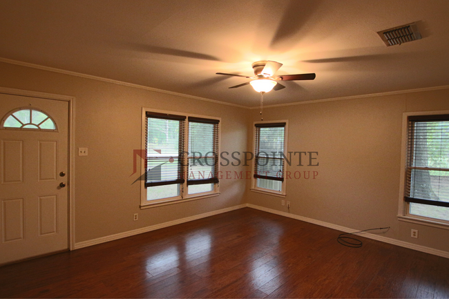 Building Photo - Tour Today! 2 Bedroom 1 Bath in Lindale ISD!