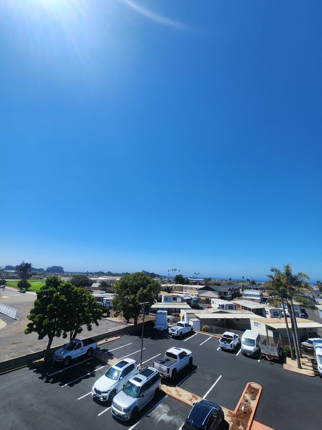 Building Photo - Comfortable One Bed, One Bath Apartment- W...